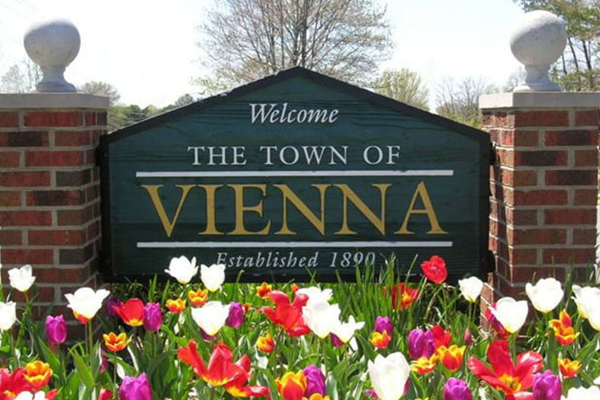 the town of vienna welcome sign