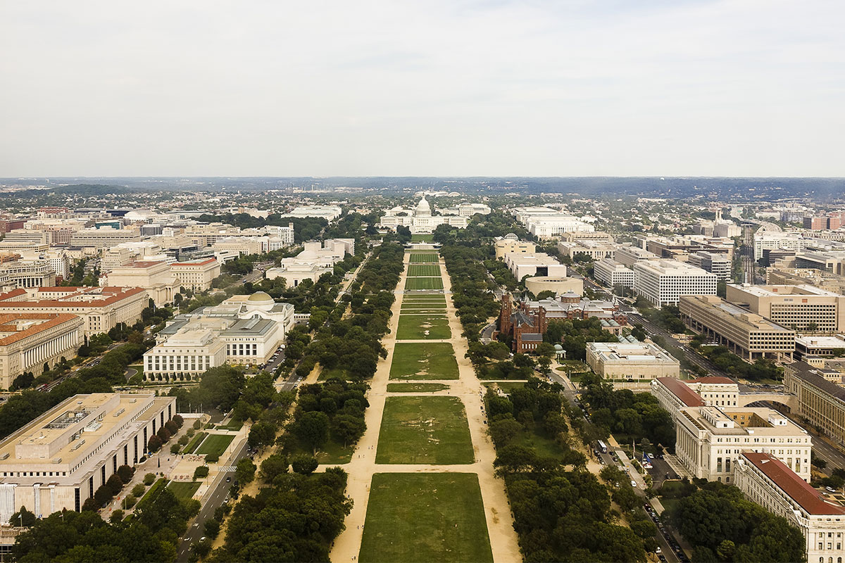 national mall with smithsonian museums aligned