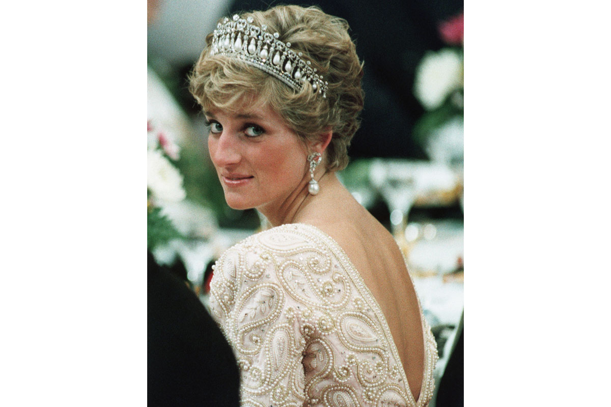 queen diana with a crown