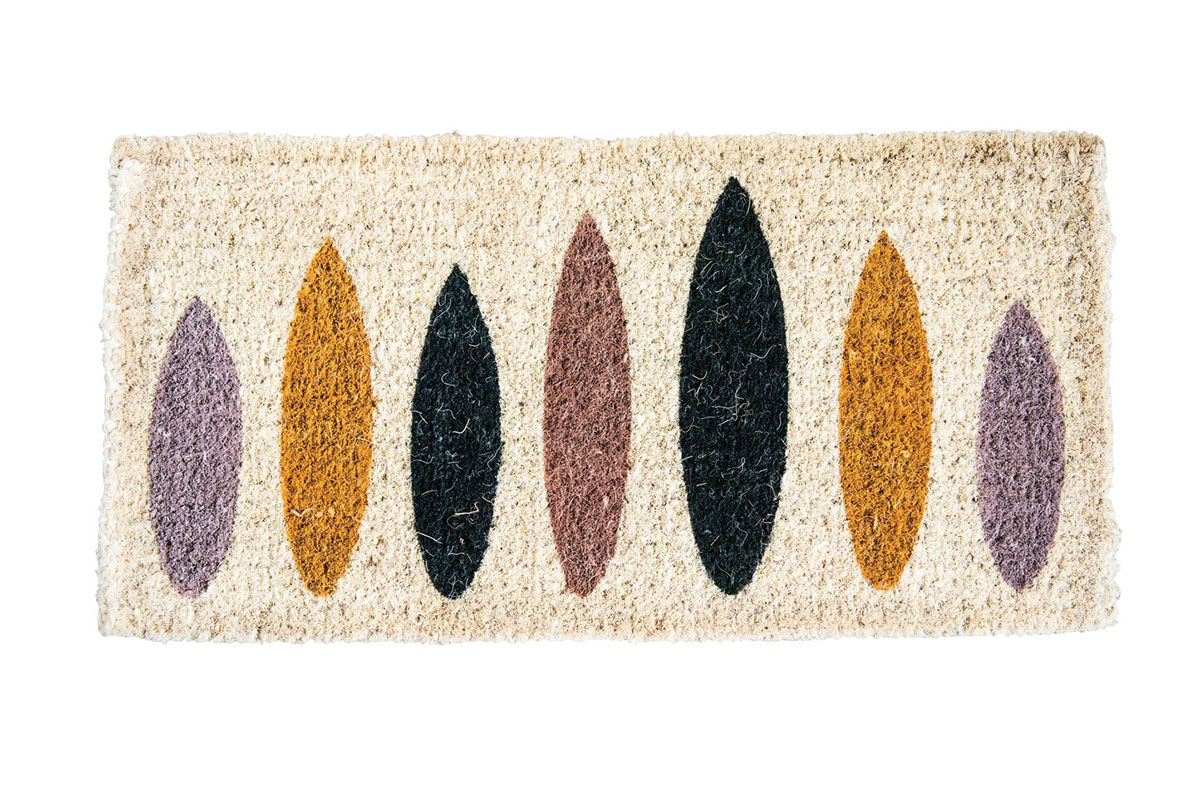 welcome mat with feathers of different shapes on it