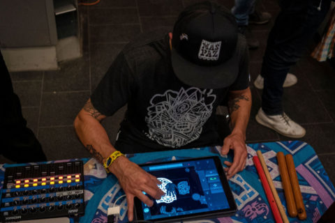 maspaz artist sketching on ipad