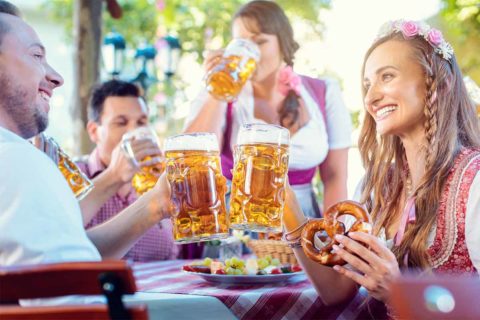 Group of people drinking beers