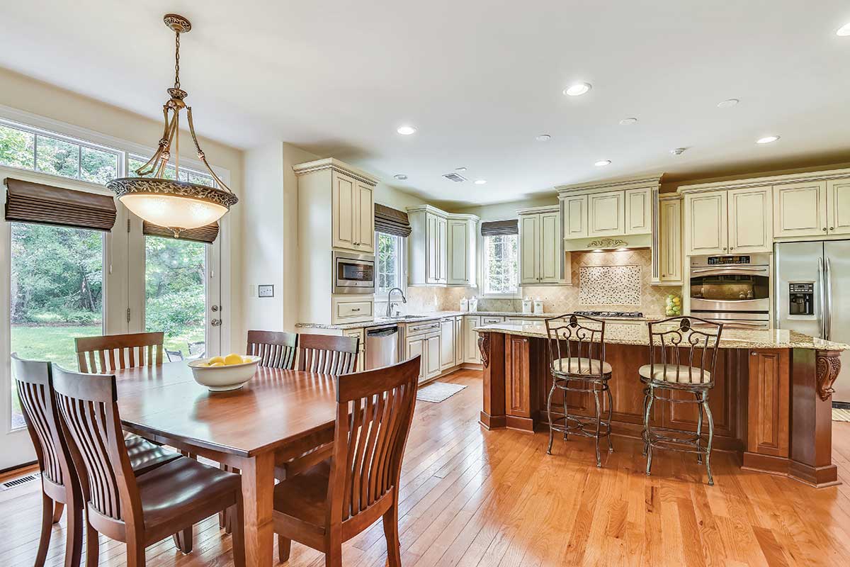 Creek Crossing Road - kitchen