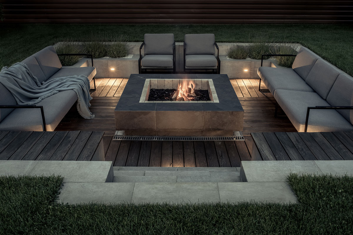 outdoor entertaining fire pit