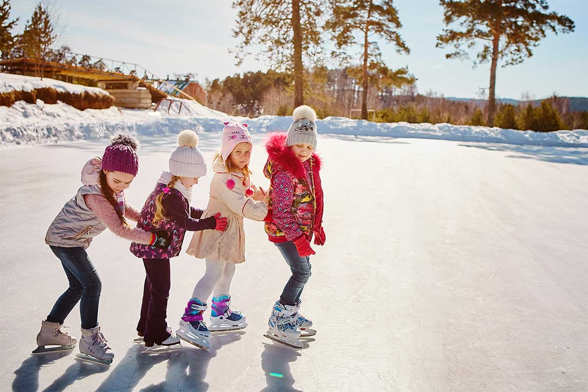 kids ice skating outside