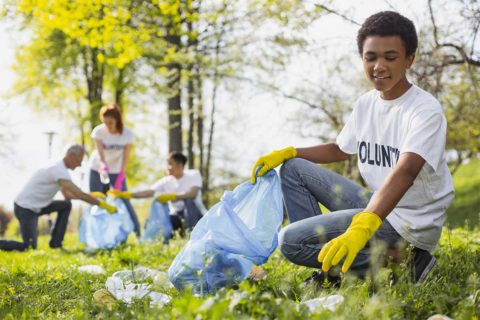 volunteer cleaning up trash in park