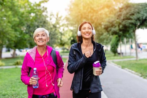 moms running together
