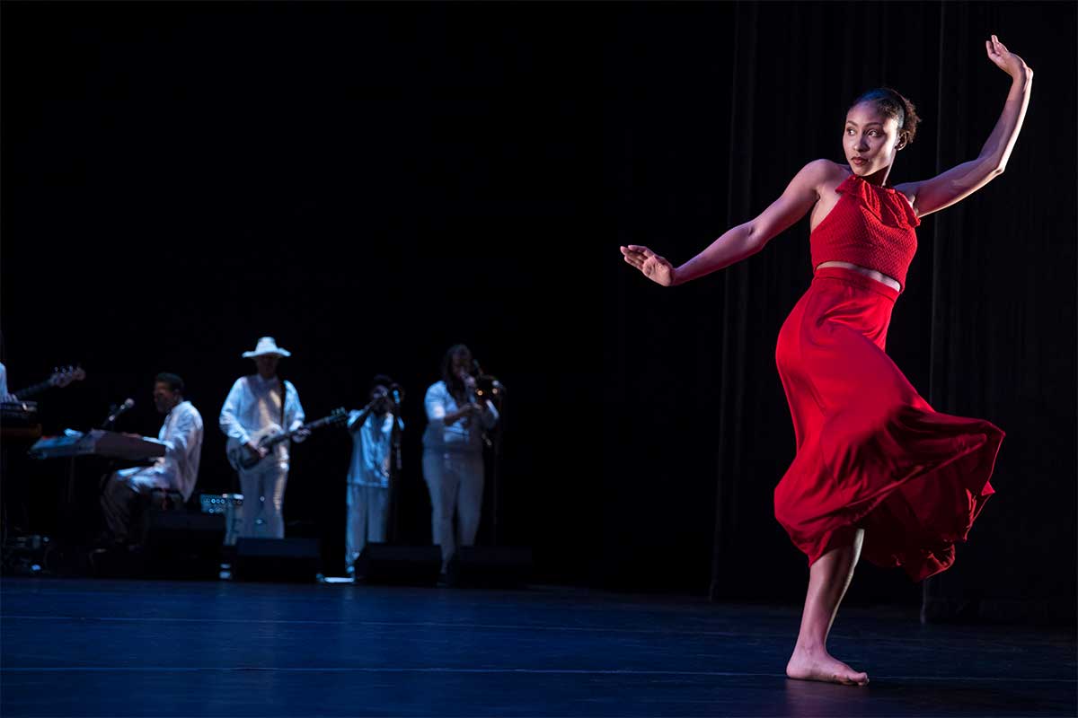 woman dancing on stage