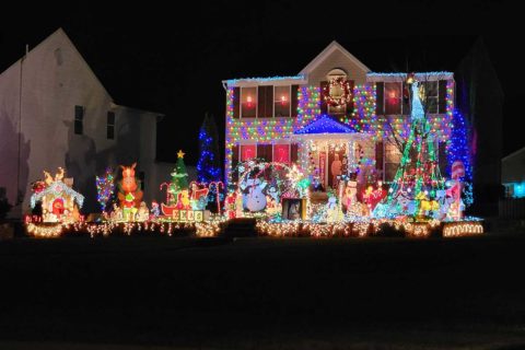 lovettsville house with lights