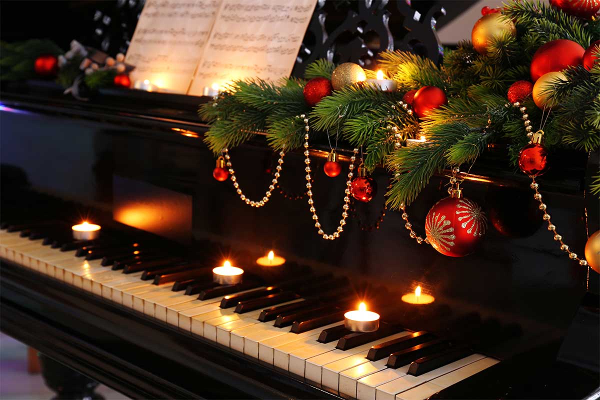 piano white christmas decorations