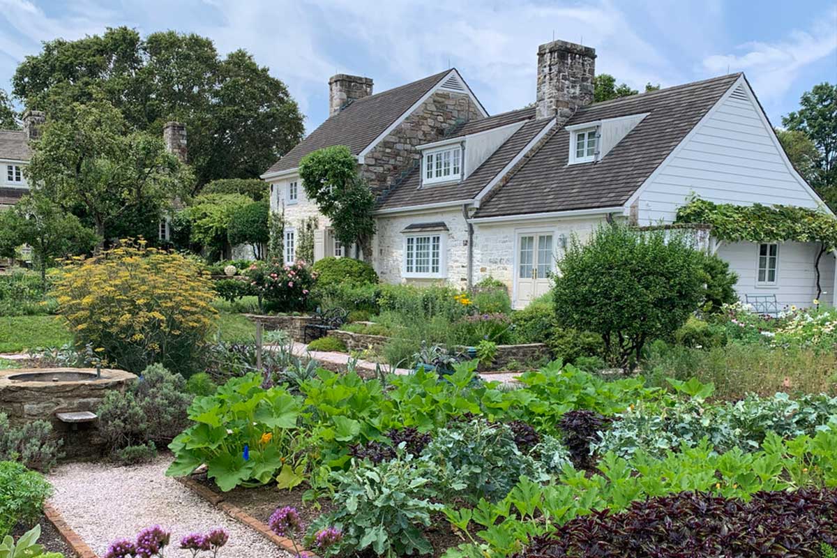 Oak Spring Estate Serves as a Stunning Oasis for Horticulture Enthusiasts