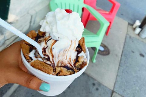 soft serve ice cream sundae