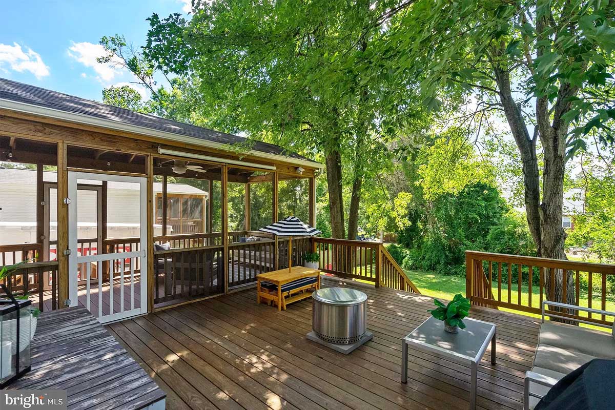 deck with screened in area in backyard