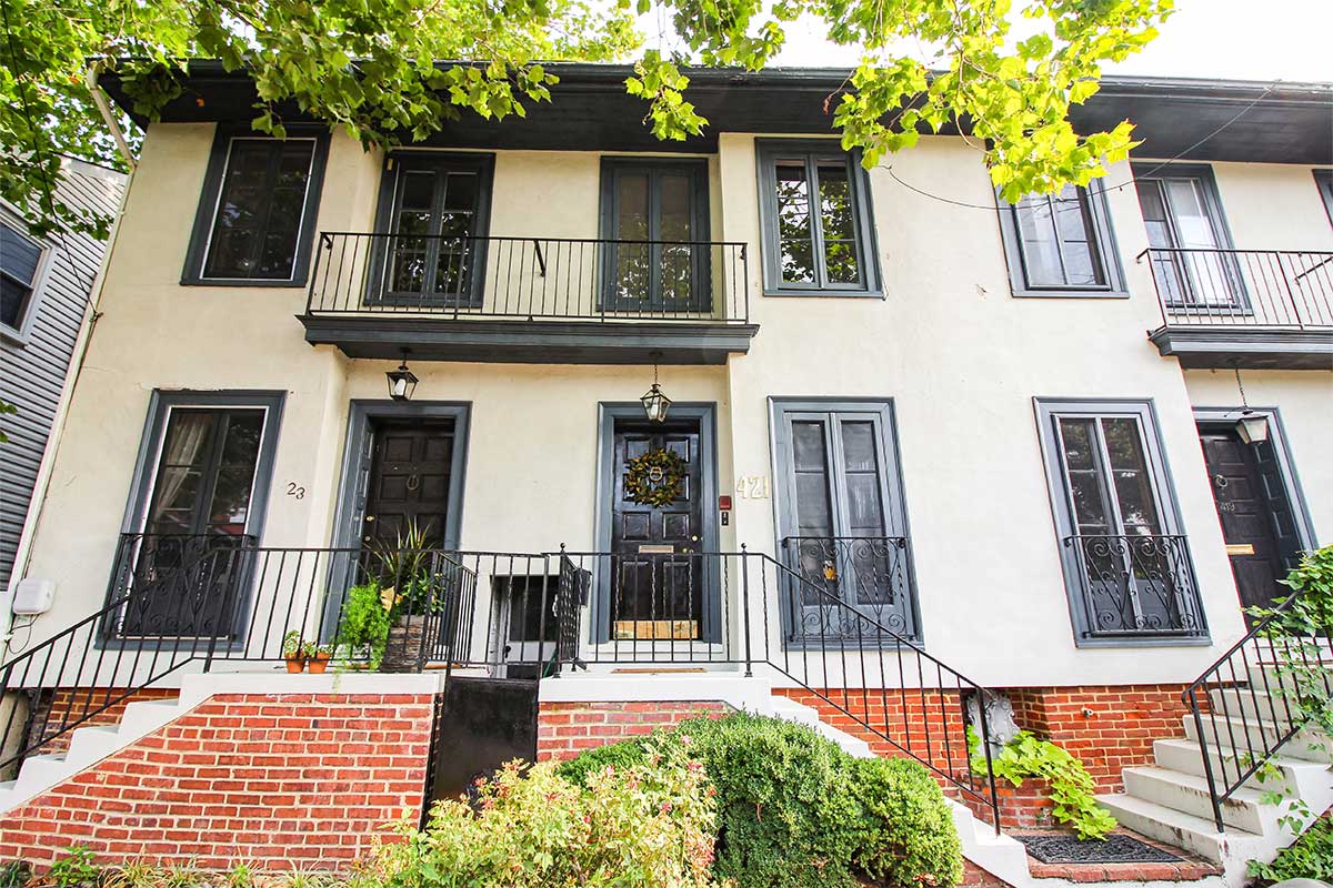 A Charming 19th-Century Townhouse Located in the Heart Old Town Alexandria