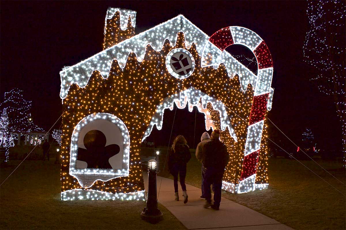 gingerbread house light display