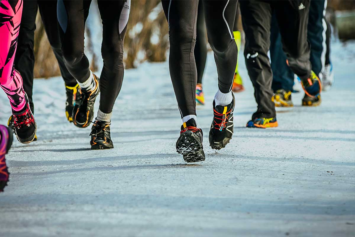 runners in winter