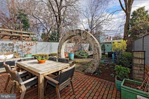 524 S. Pitt St. Alexandria garden