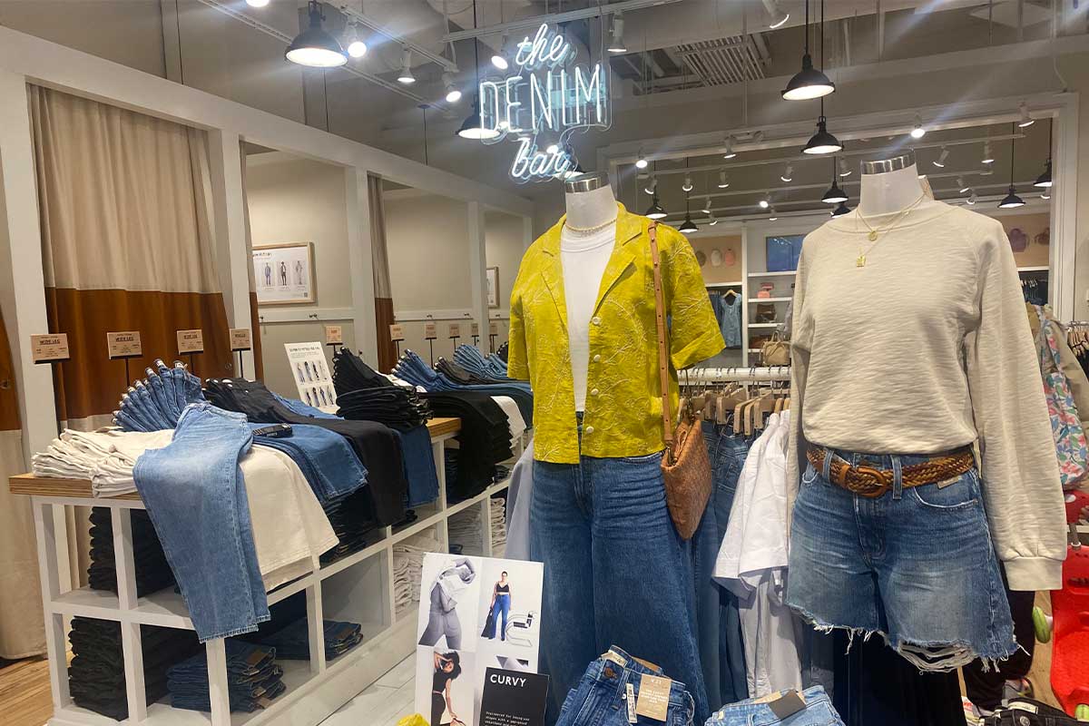 Mannequin display in Madewell 