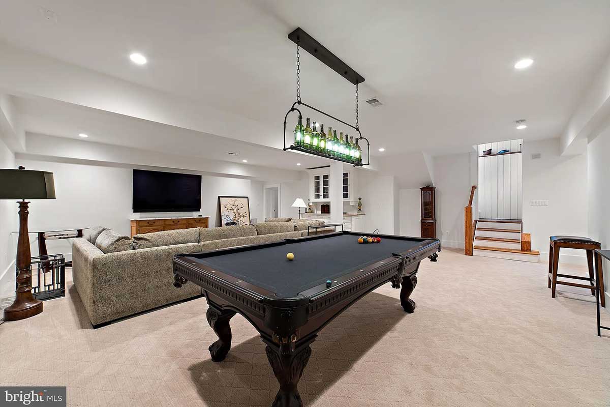 recreation room with pool table