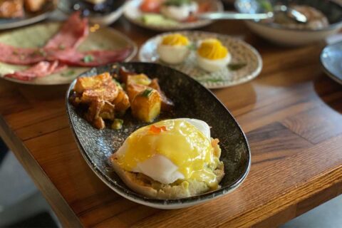 eggs benedict agora