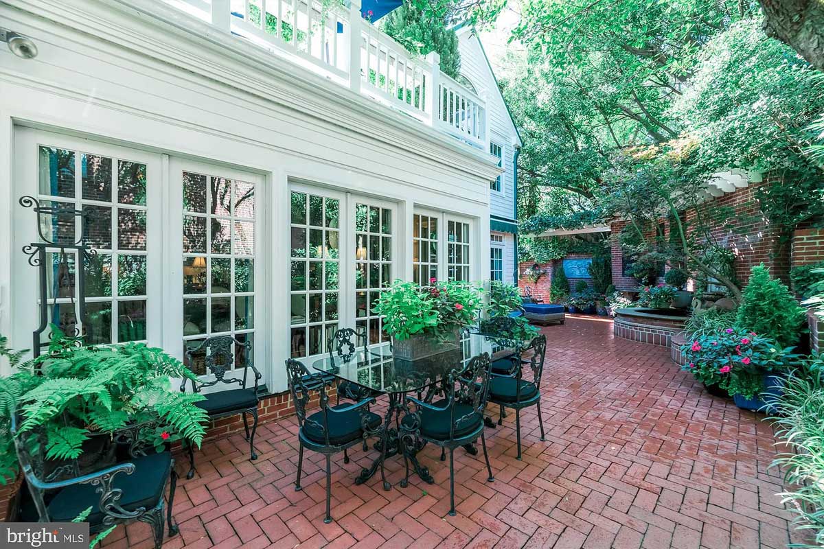 Old Town home outdoor patio dining space