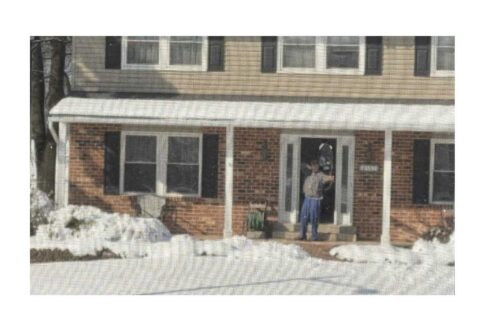 Robert Jablonski aiming at police