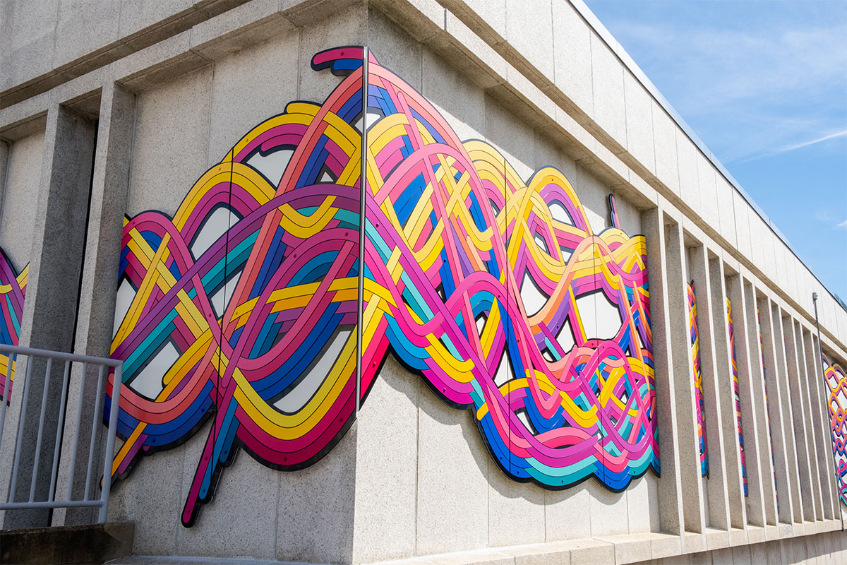 Mural of colorful threads in Alexandria