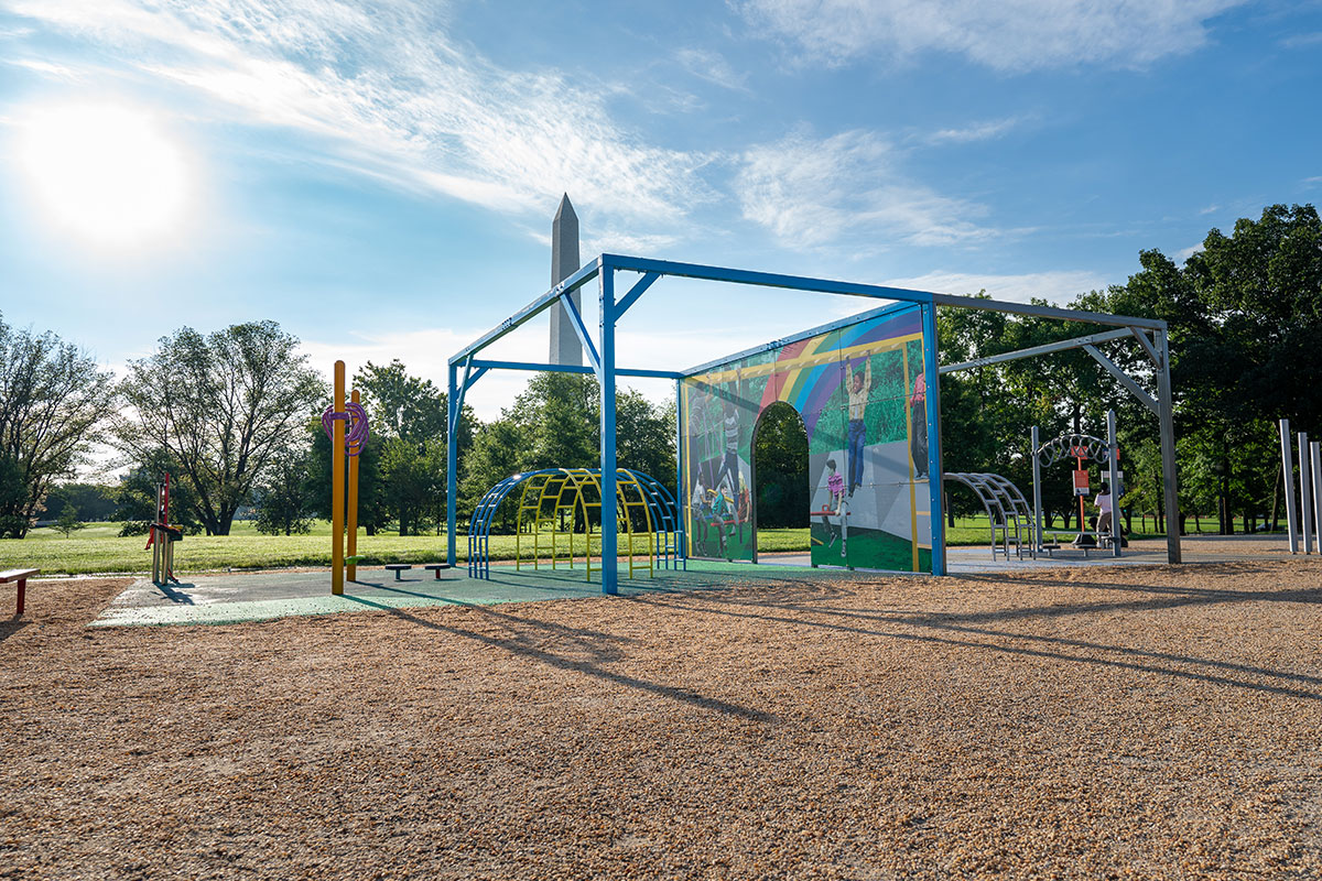 Playground with dividing wall in the middle