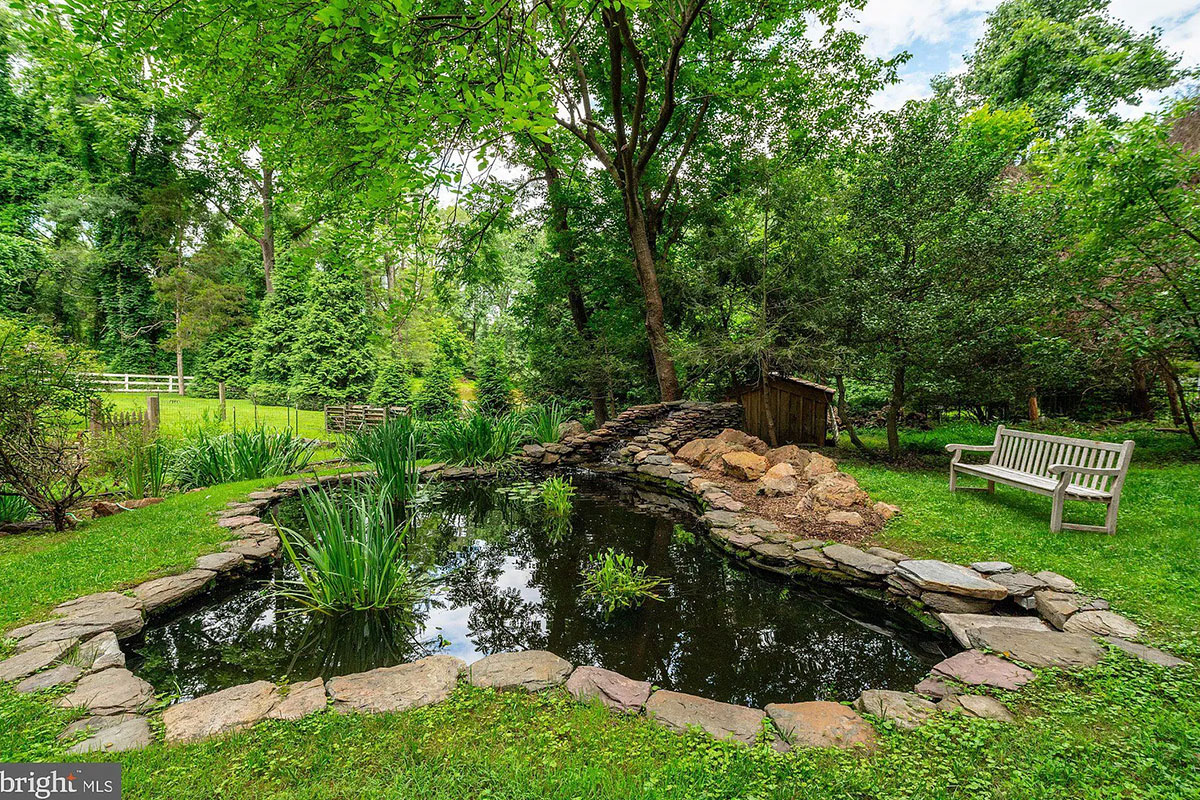 Koi pond at Drovers Rest