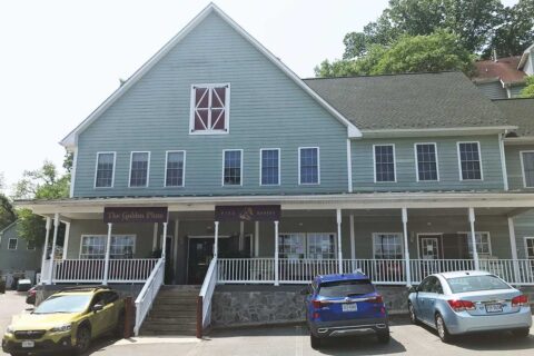 The golden plum bakery exterior