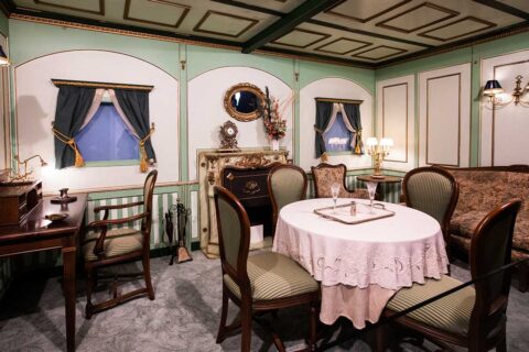 replica of room on the titanic