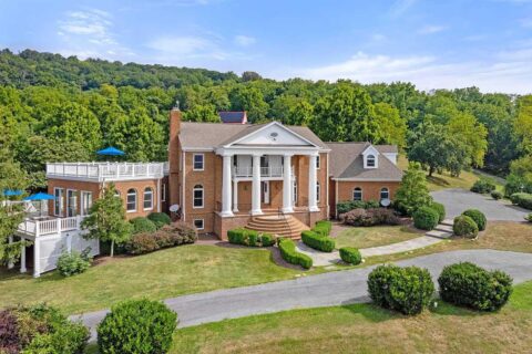 10398 John S. Mosby Hwy., Upperville exterior
