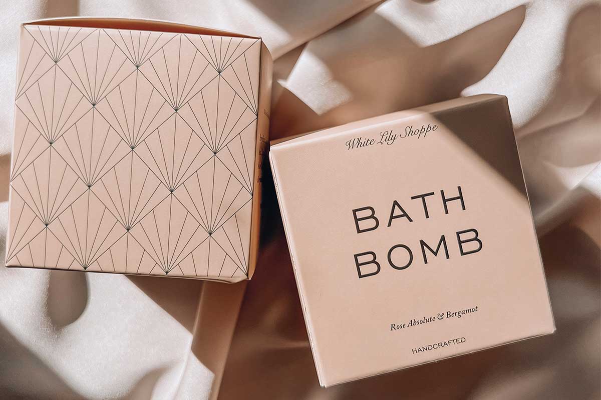 white lily shoppe bath bomb in box