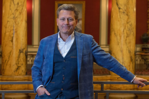 Headshot of author David Baldacci