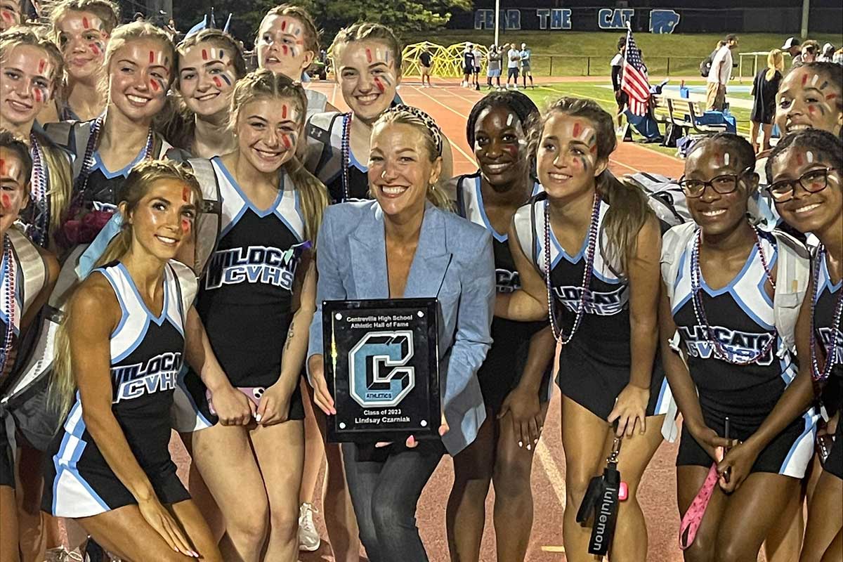 Lindsay Czarniak at Centreville High School with cheerleaders