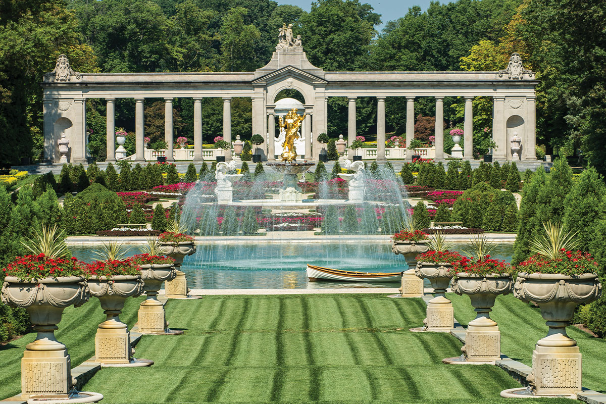 Fountain and gardens at Nemours