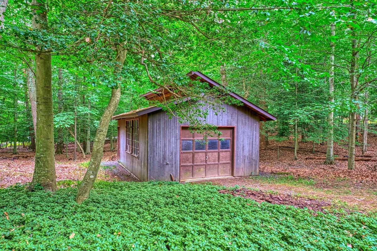 detached garage/workshop