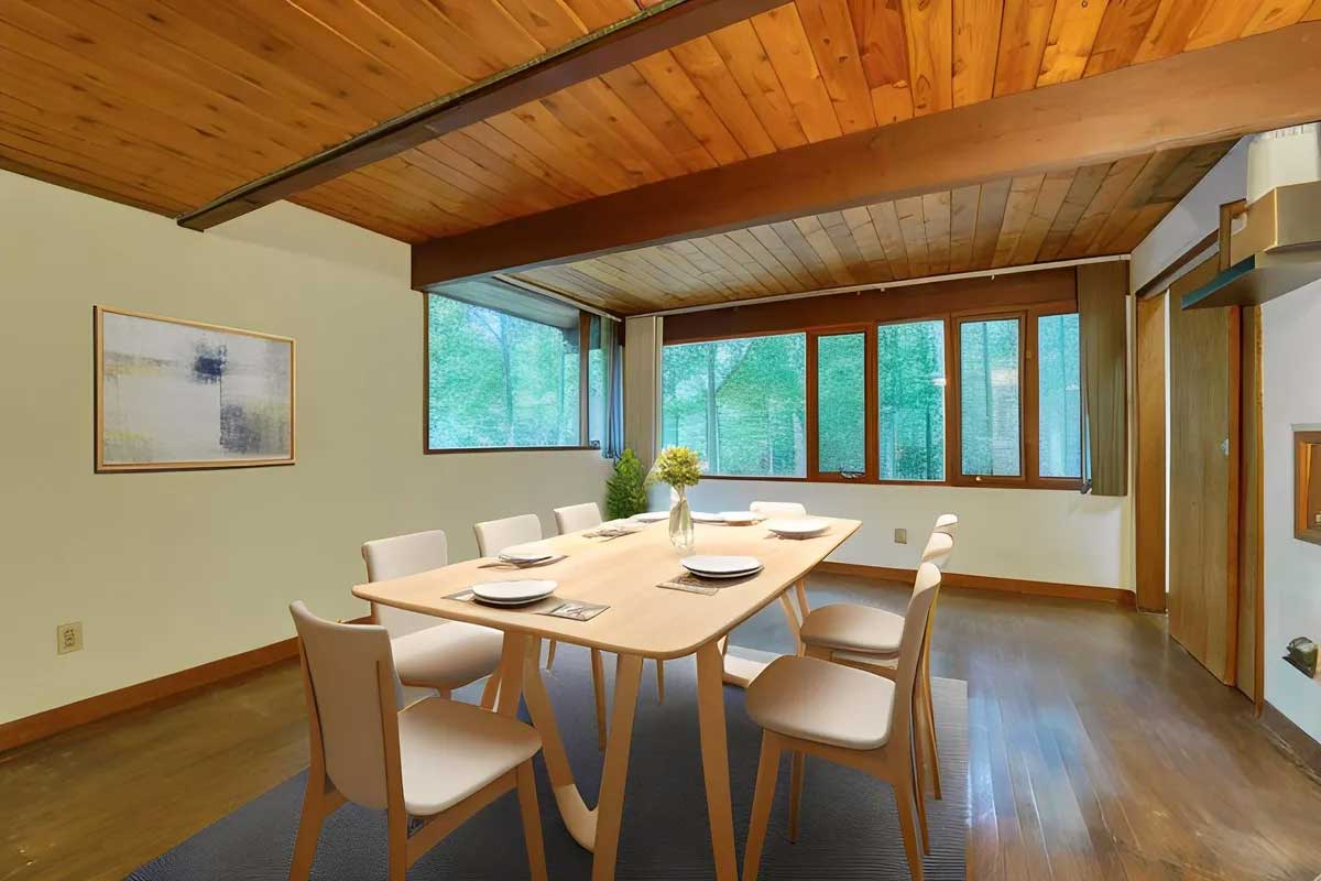breakfast area with views of the backyard