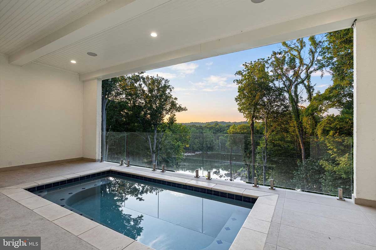 620 Rivercrest Dr. Contemporary McLean Home with River Views