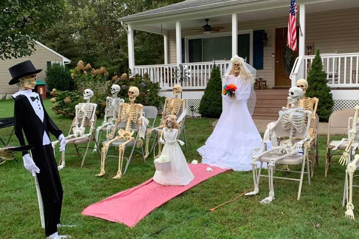 skeleton wedding at ferry farm skeleton display