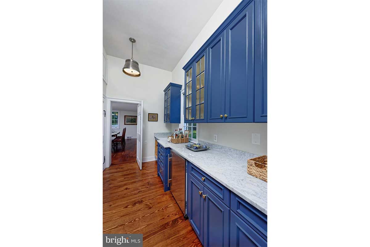 butler's pantry with blue cabinets