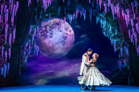 Actors on stage in Frozen