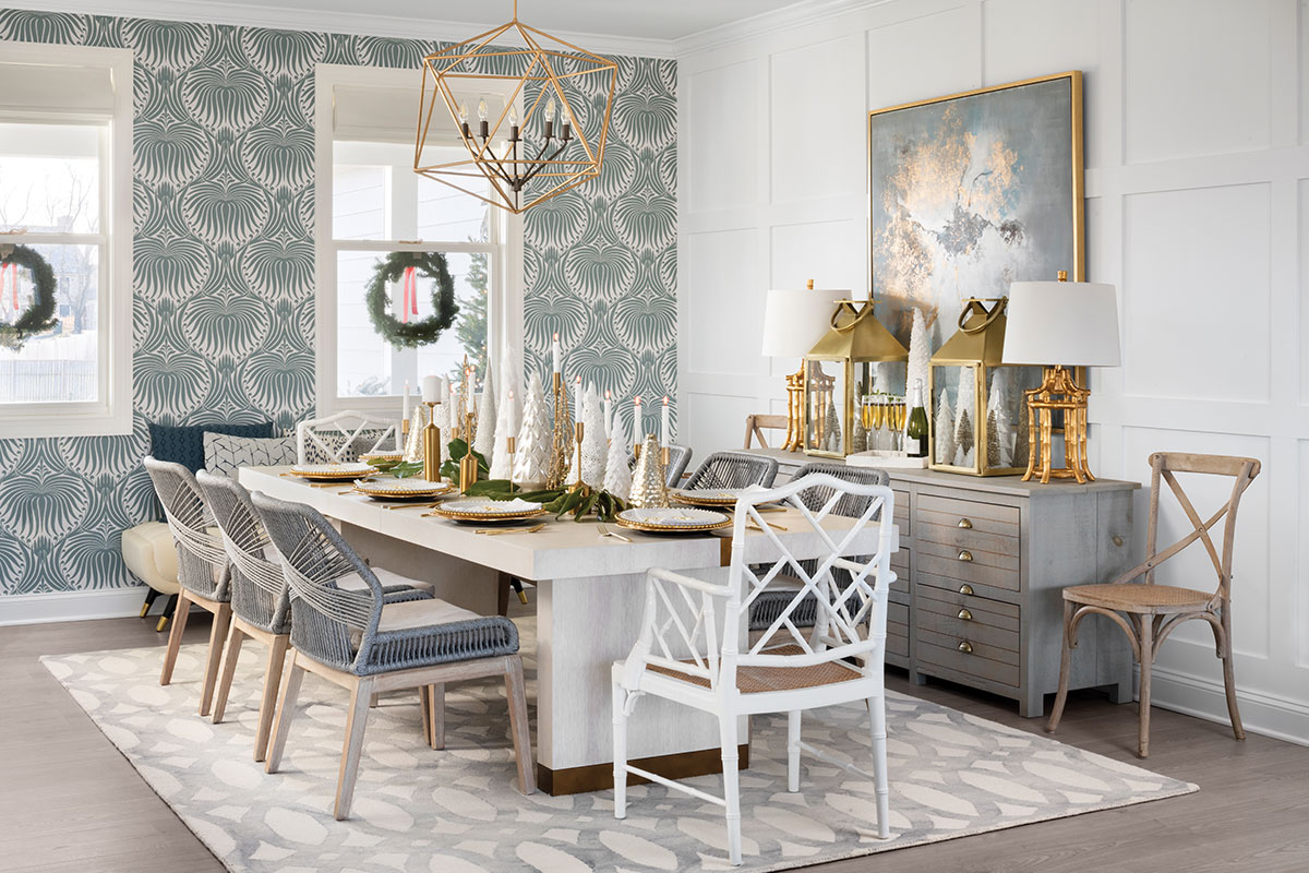 Dining room with Christmas decorations
