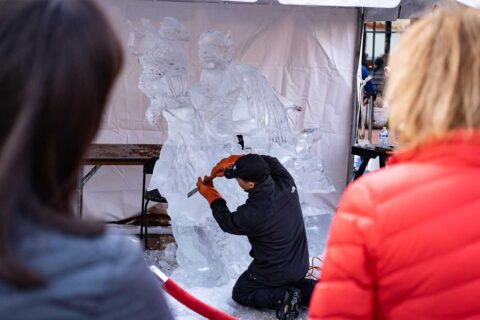 ice sculpture carving at village at leesburg