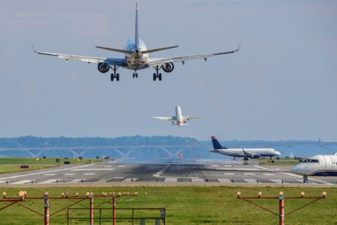 airplanes at Reagan National