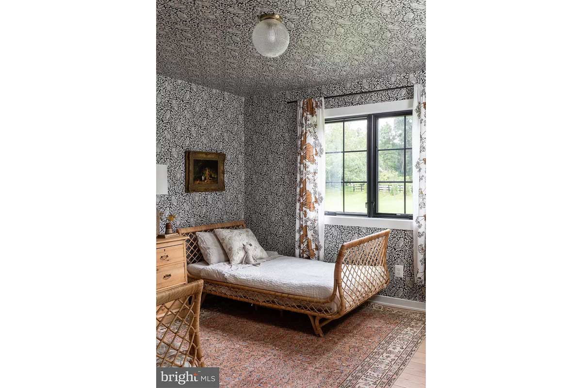 bedroom with wallpapered walls and ceiling