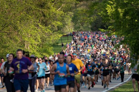 people running on george washington memorial parkway