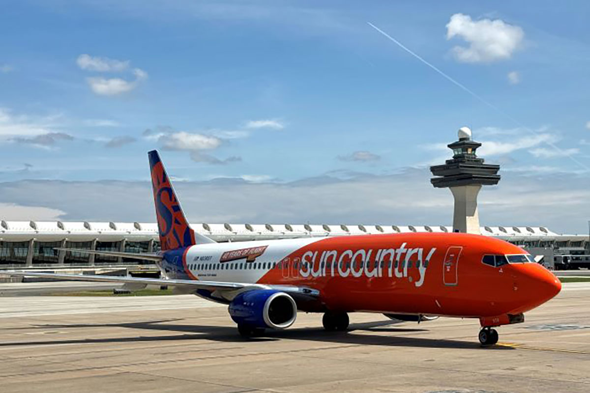 Sun Country Airlines plane at Dulles