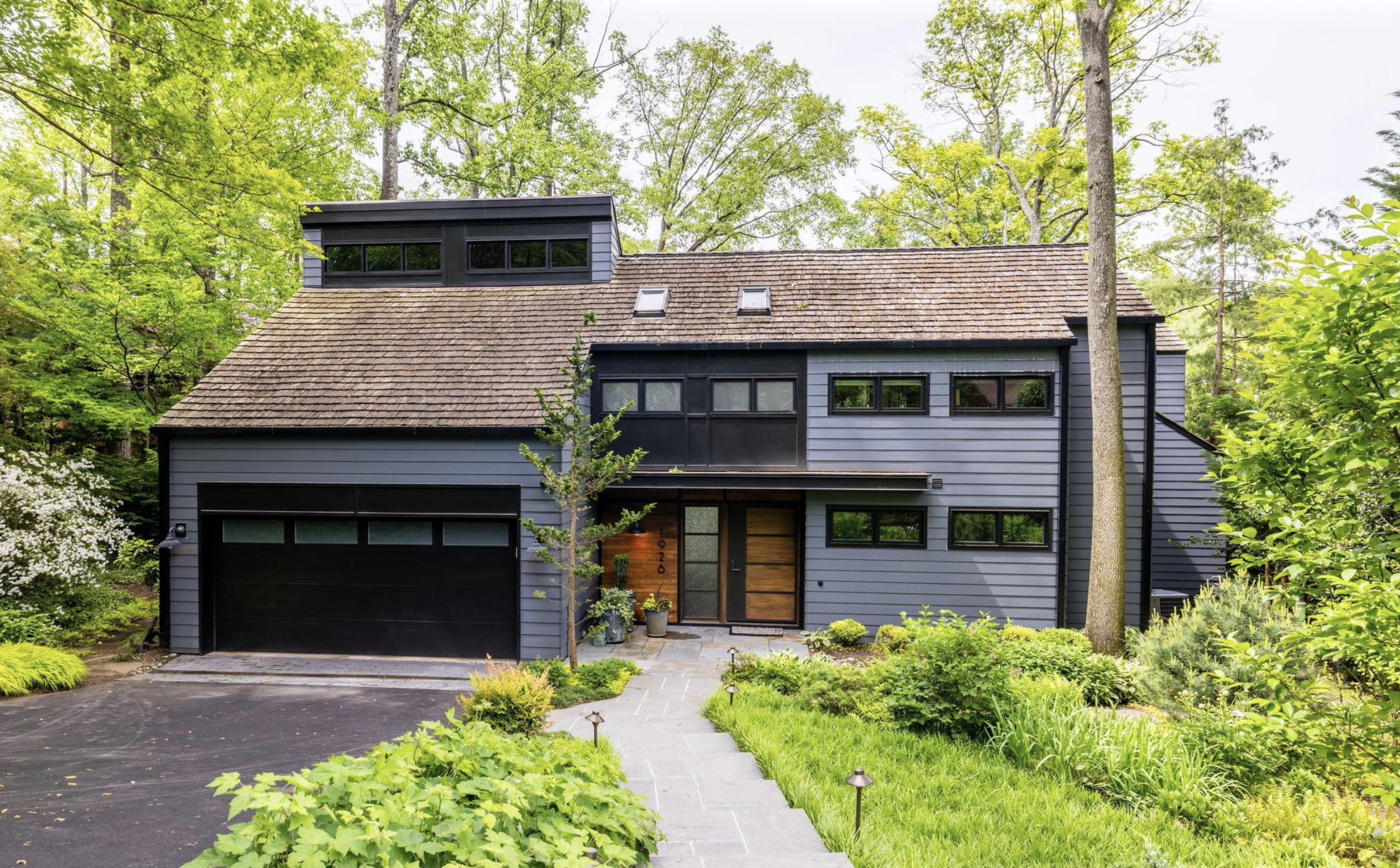 1926 Upper Lake Dr, Reston exterior