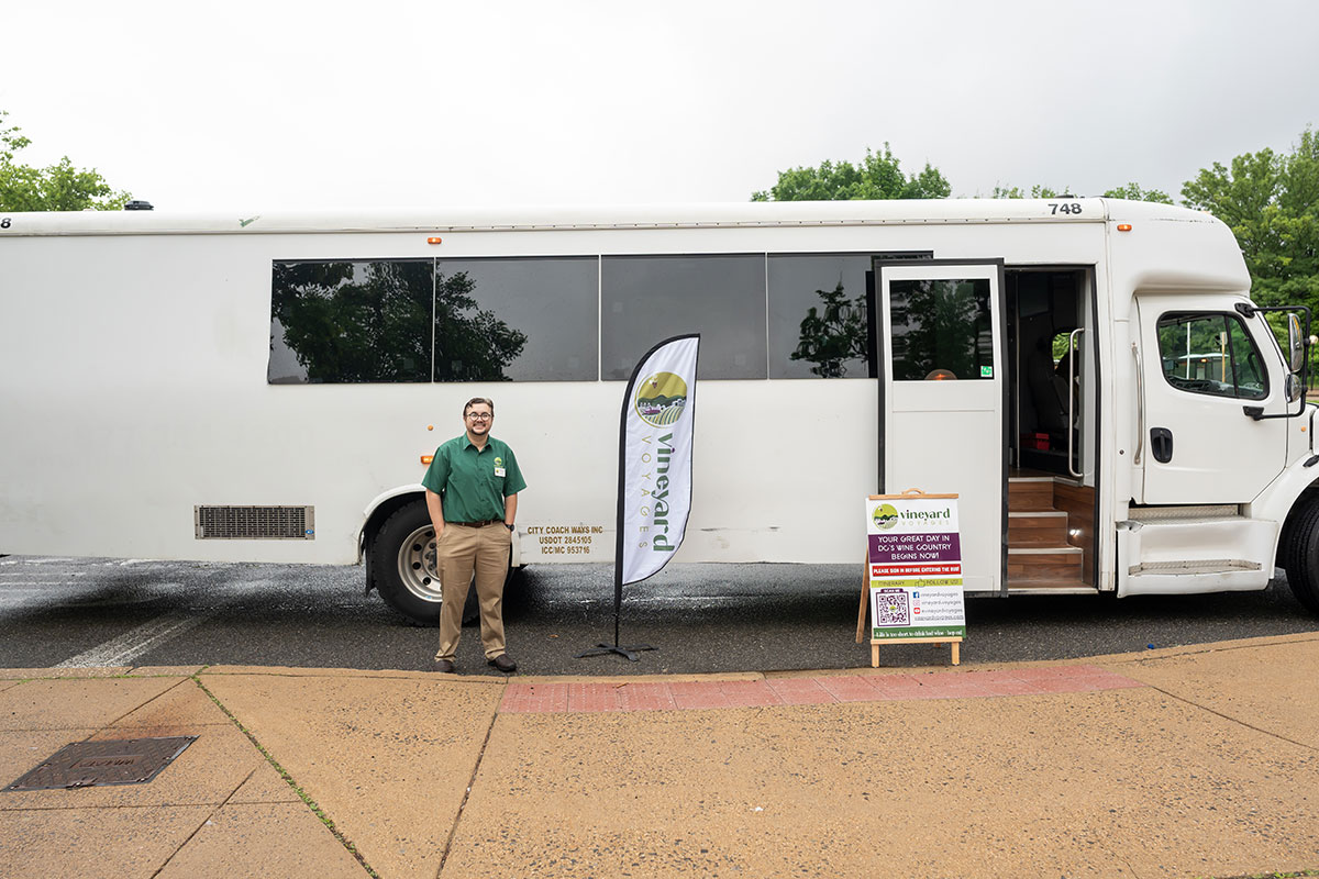 Vineyard Voyages bus